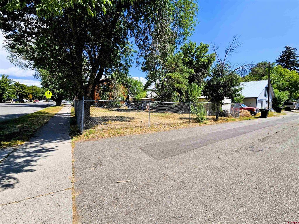 378 E 6th Avenue Property Photo 10