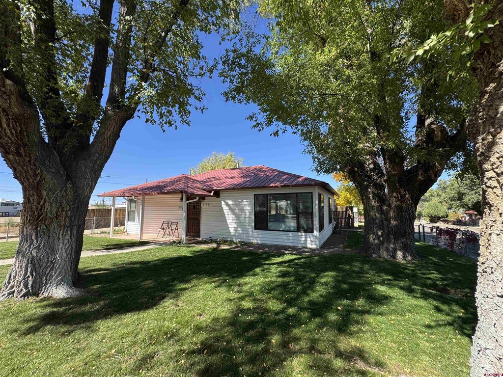 210 W Coronado Property Photo 6