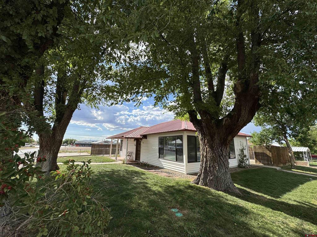 210 W Coronado Property Photo 32