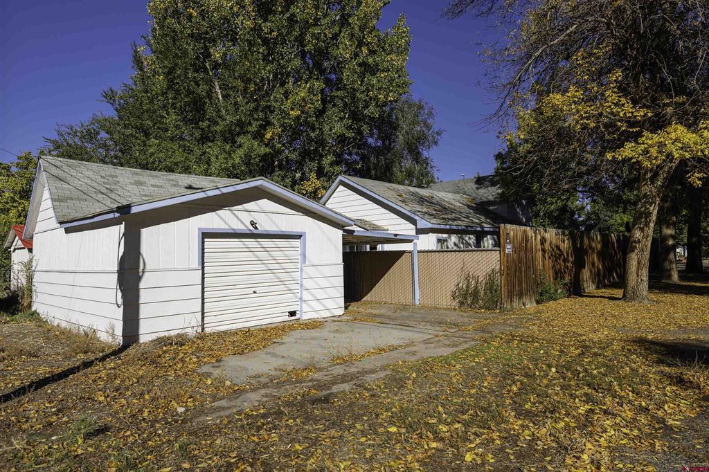 320 S 6th Street Property Photo 1