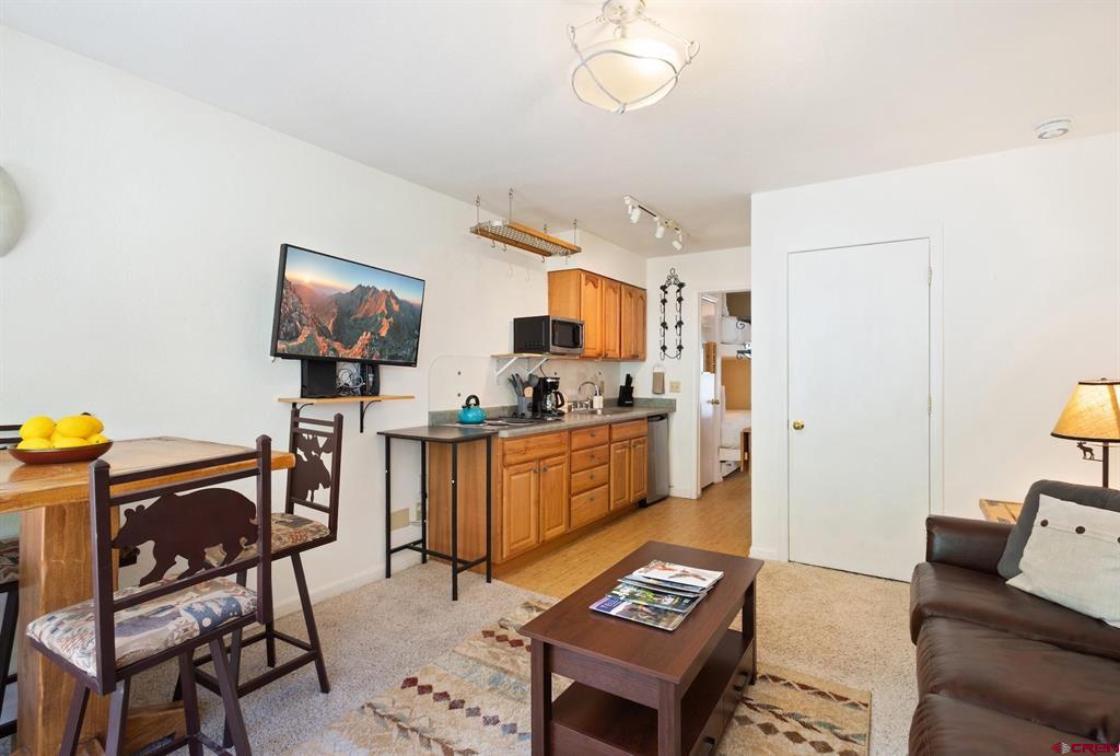 651 W Pacific Avenue Property Photo 2
