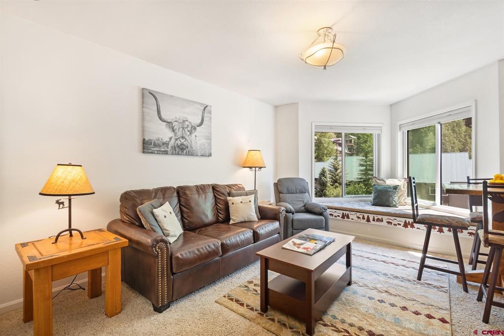 651 W Pacific Avenue Property Photo 4