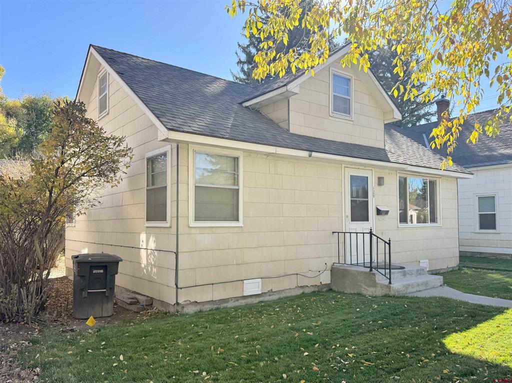 631 Second St Property Photo 5