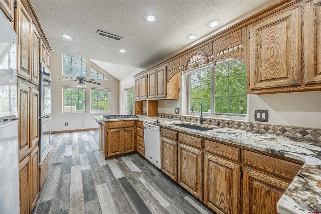 17377 Breeze Road Property Photo 2
