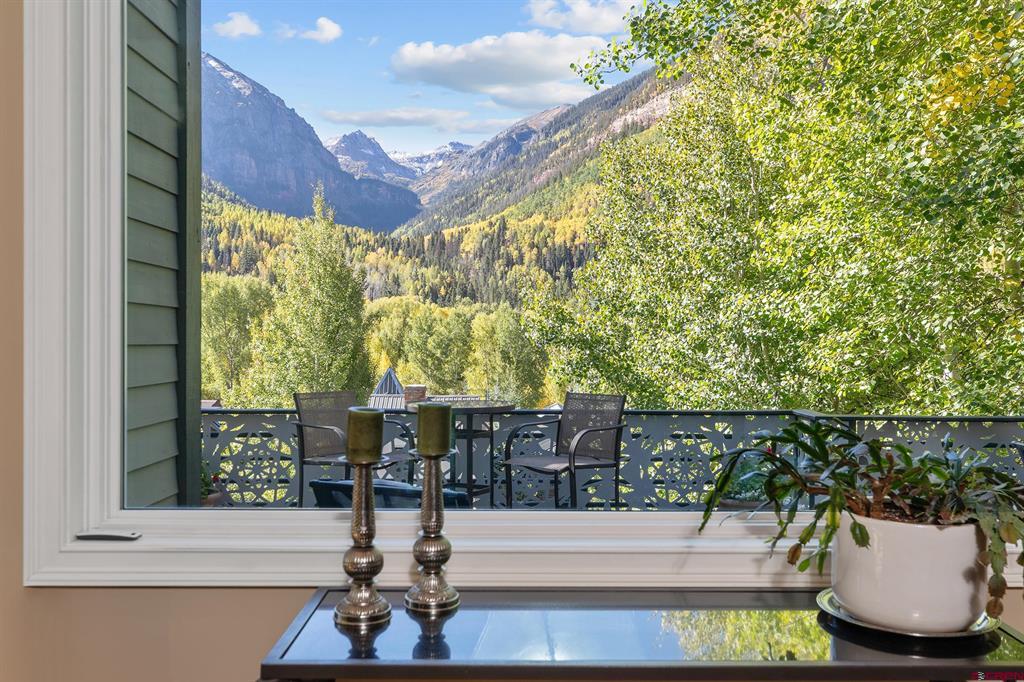 721 E Columbia Property Photo 7