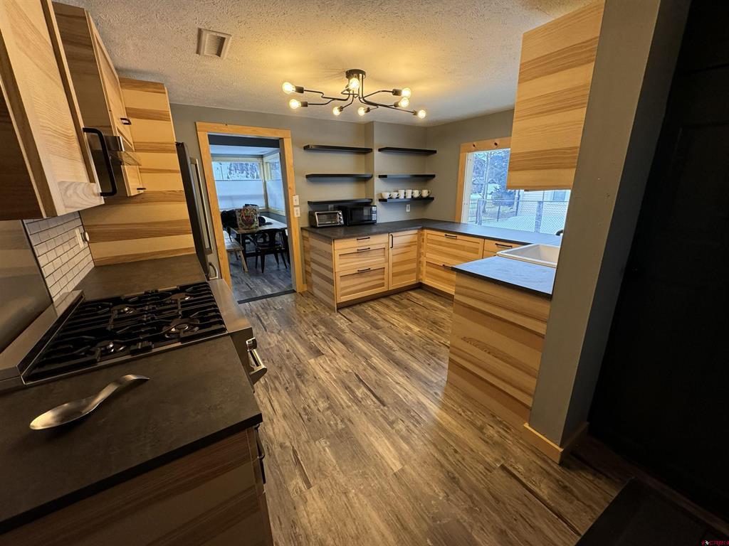 939 Mineral Street Property Photo 6
