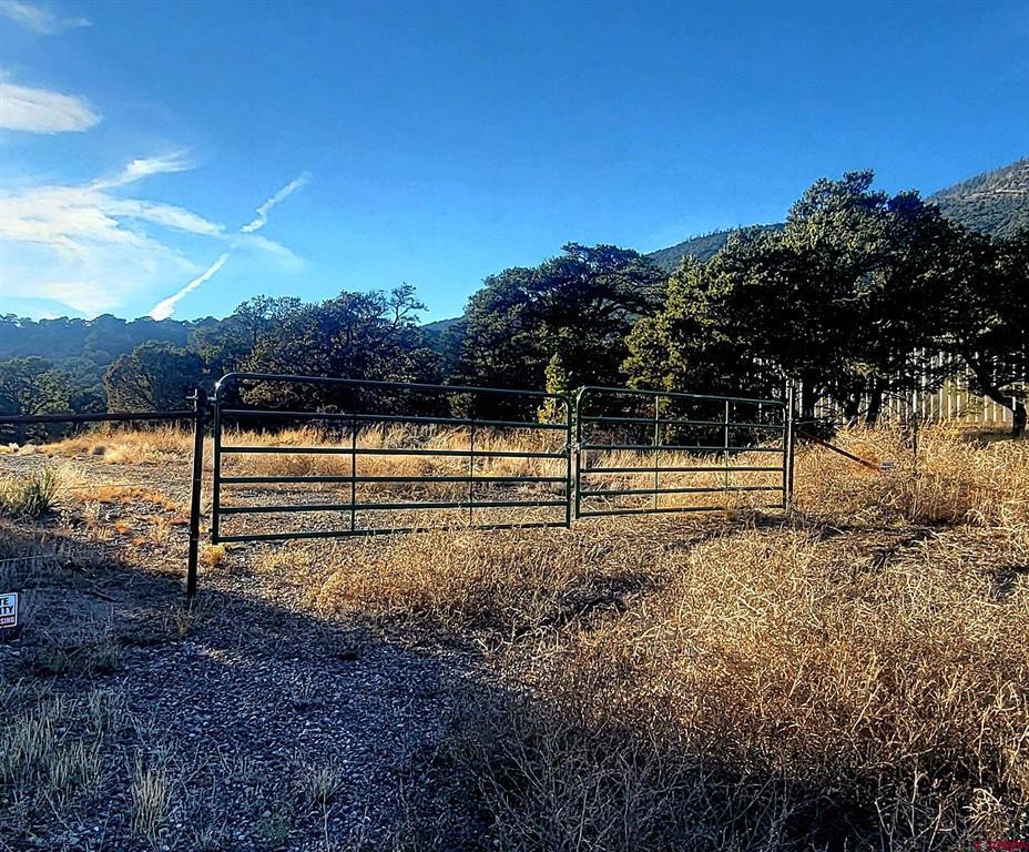 1094 & 1343 Valley View Road Property Photo 4