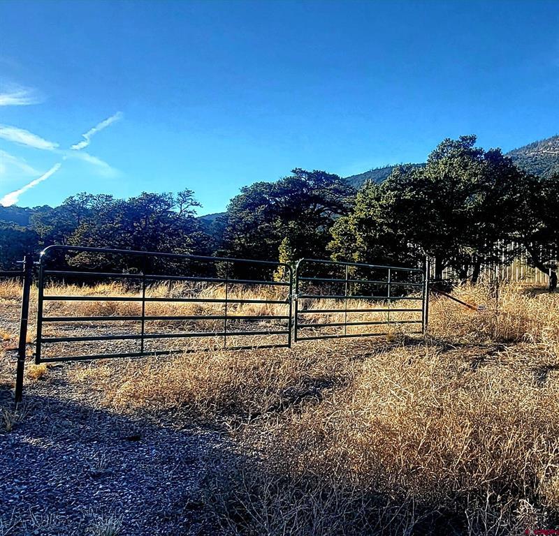 1094 & 1343 Valley View Road Property Photo 5