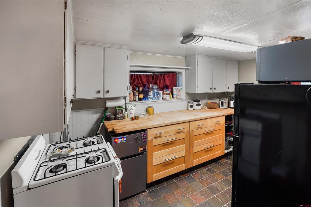 562 E 1st Street Property Photo 18
