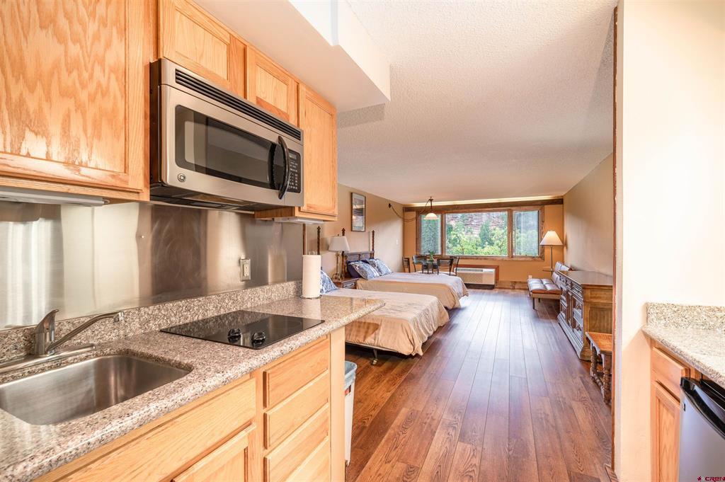 314 N Tamarron Drive Property Photo 7