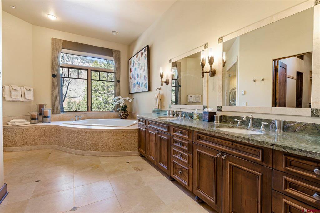 464 Pinnacle View Drive Property Photo 15