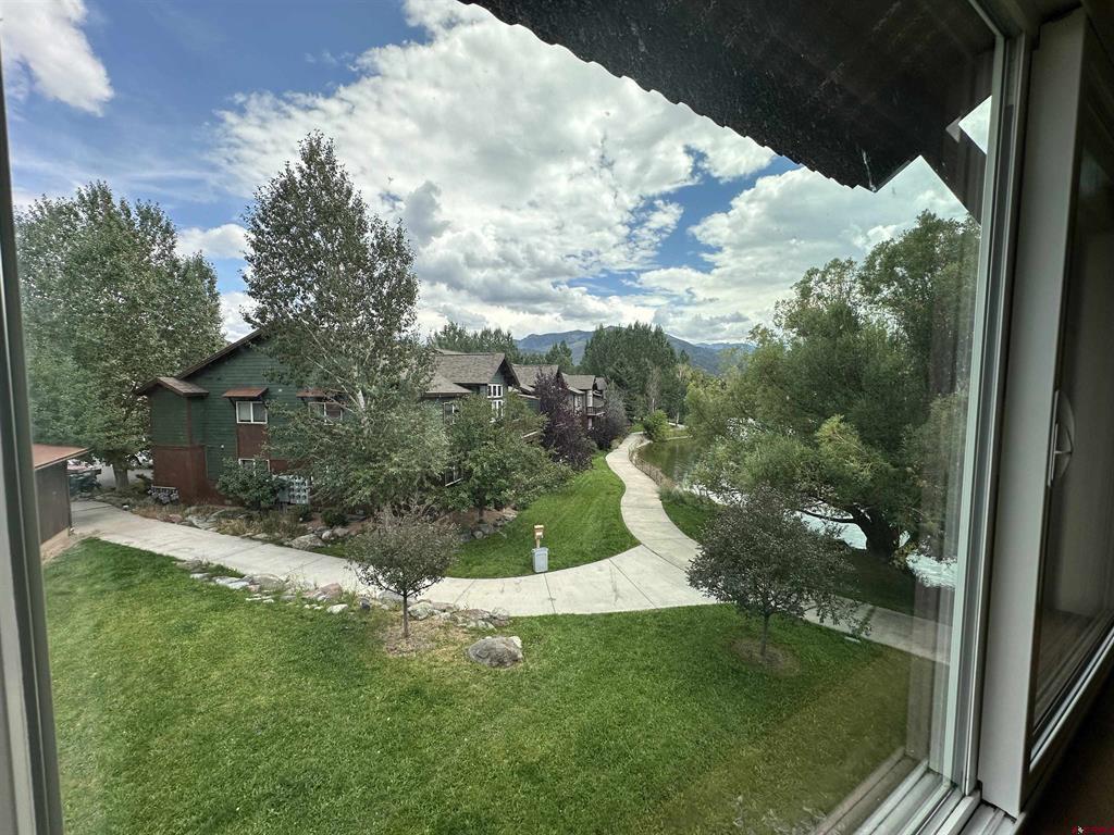 550 Redcliff Circle Property Photo 2