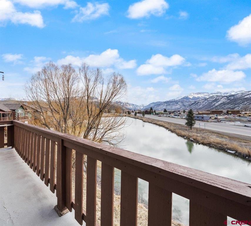 550 Redcliff Circle Property Photo 3