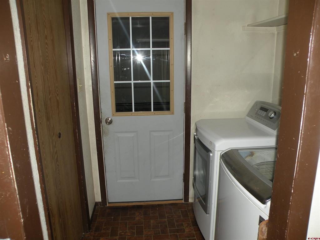 595 W 6th Avenue Property Photo 20