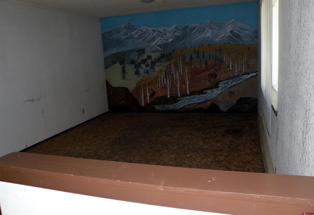 595 W 6th Avenue Property Photo 21