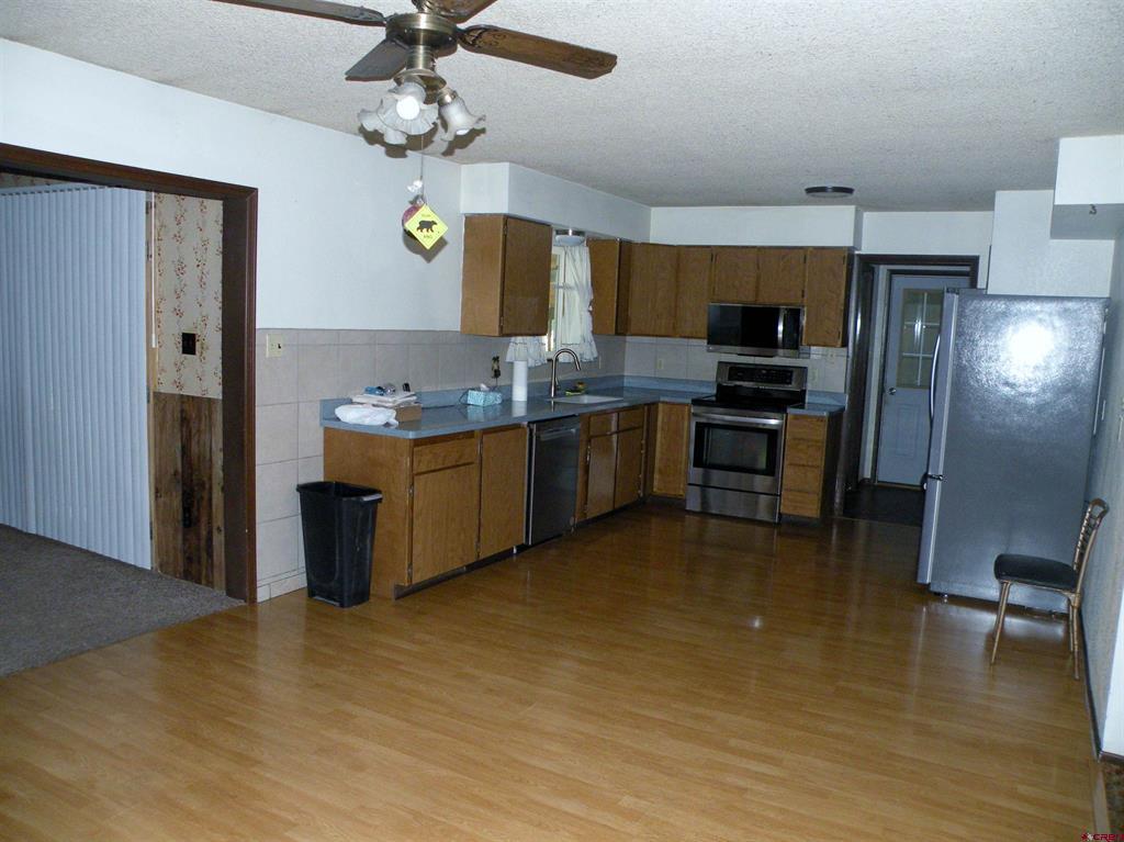 595 W 6th Avenue Property Photo 23