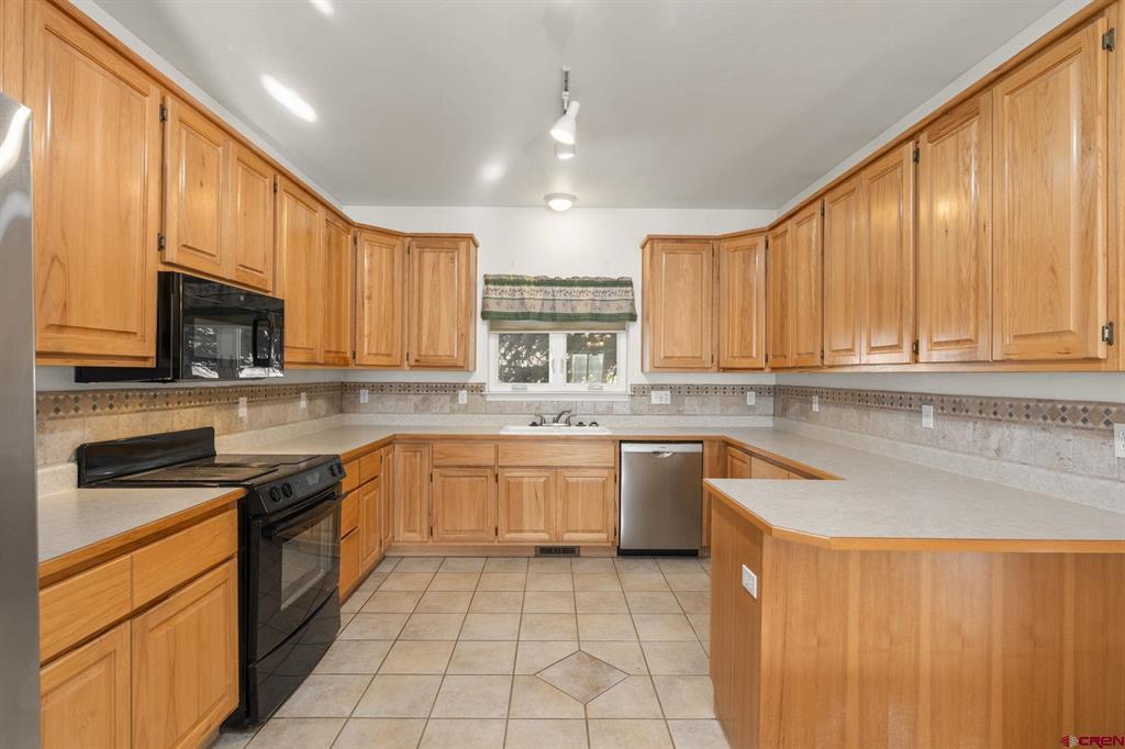 758 E Cedar Property Photo 4