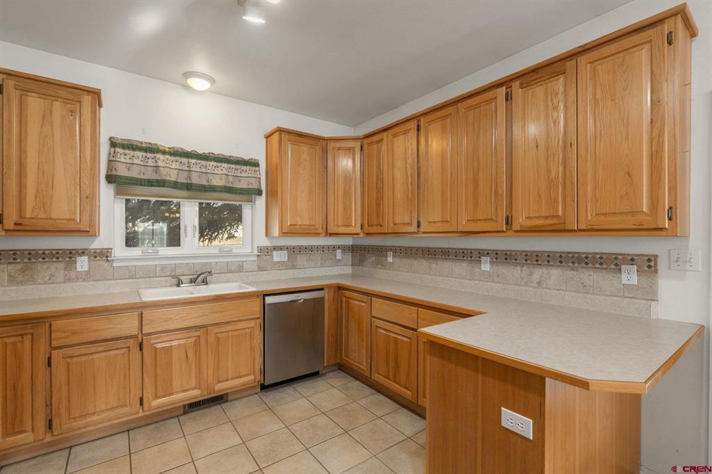 758 E Cedar Property Photo 6