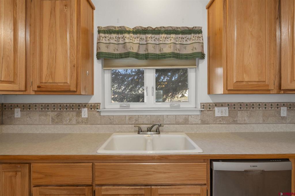 758 E Cedar Property Photo 8
