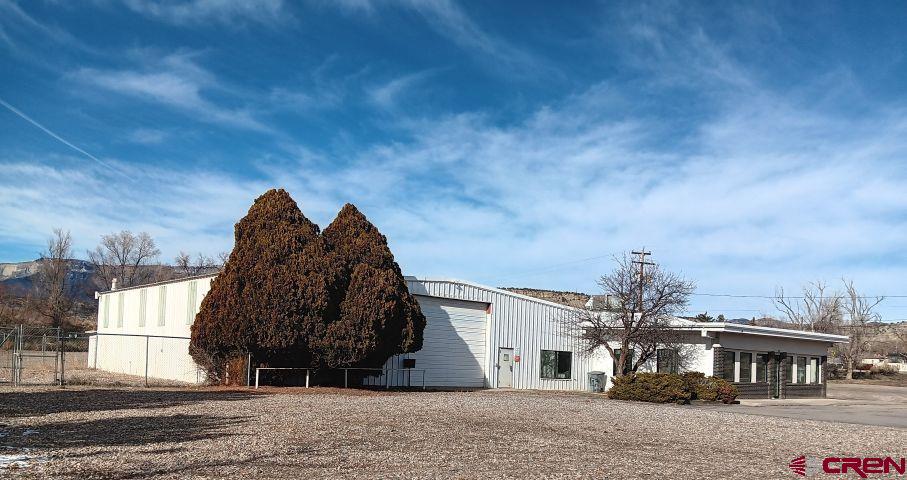 1901 Railroad Avenue Property Photo 3