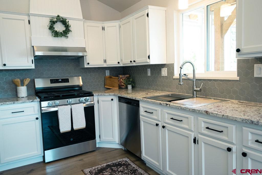 1426 Manchester Drive Property Photo 1