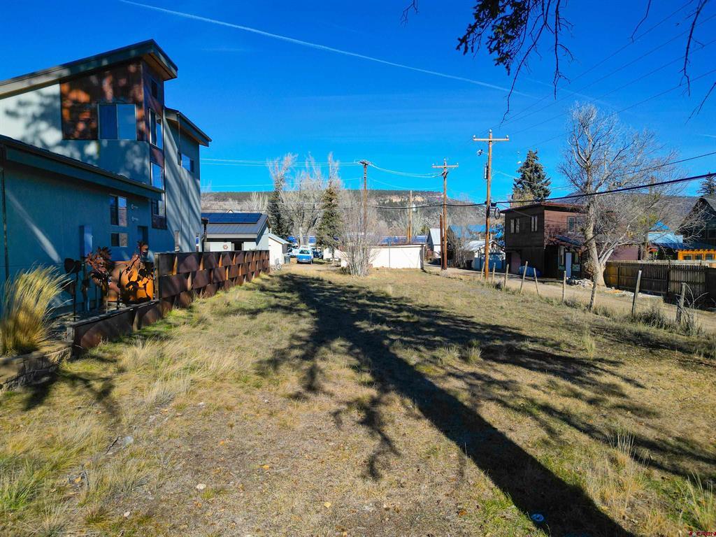362 W 23rd Street Property Photo 5