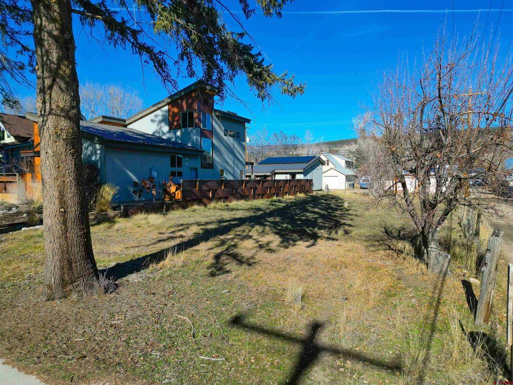 362 W 23rd Street Property Photo 6