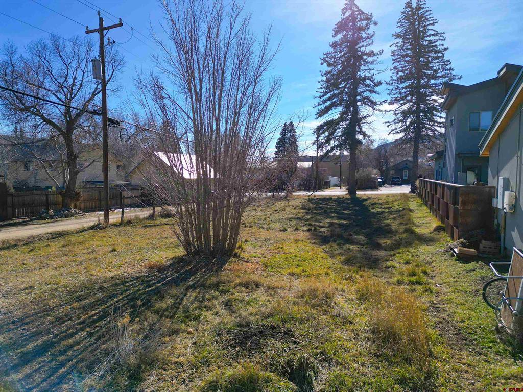 362 W 23rd Street Property Photo 16