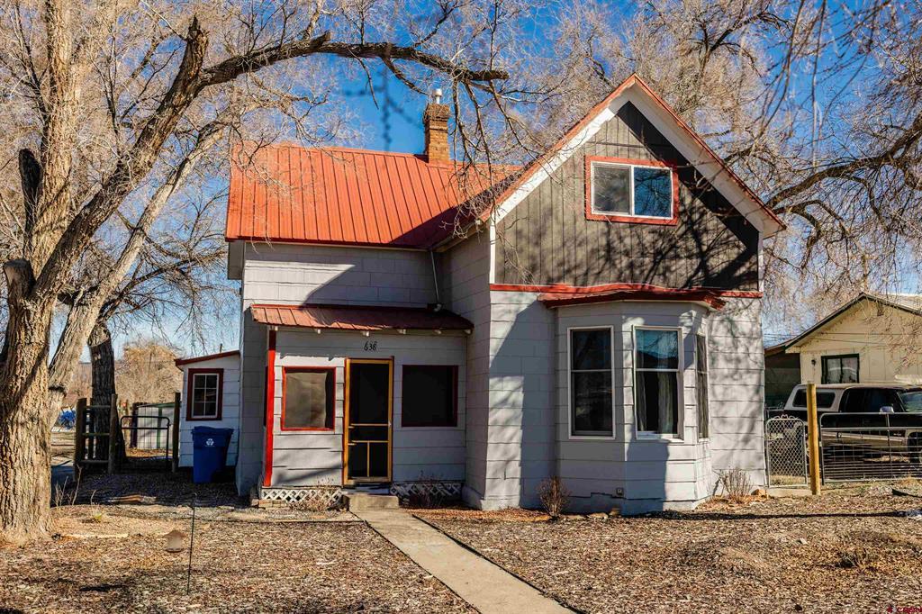 638 N Cascade Avenue Property Photo 1