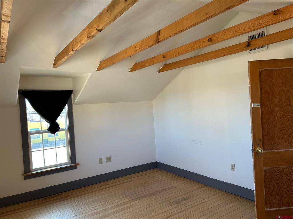 318 E Main Property Photo 16