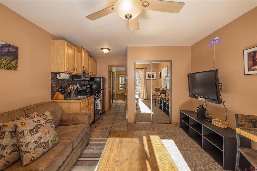 651 W Pacific Avenue Property Photo 4