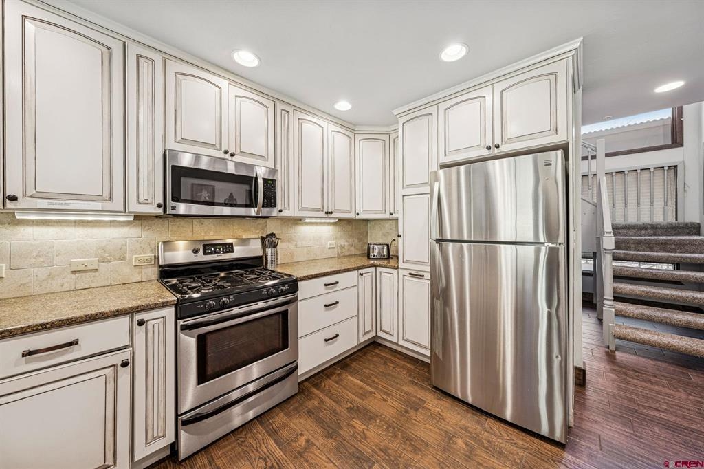 365 S Tamarron Drive Property Photo 8