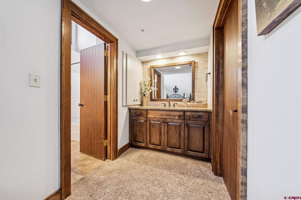 365 S Tamarron Drive Property Photo 17