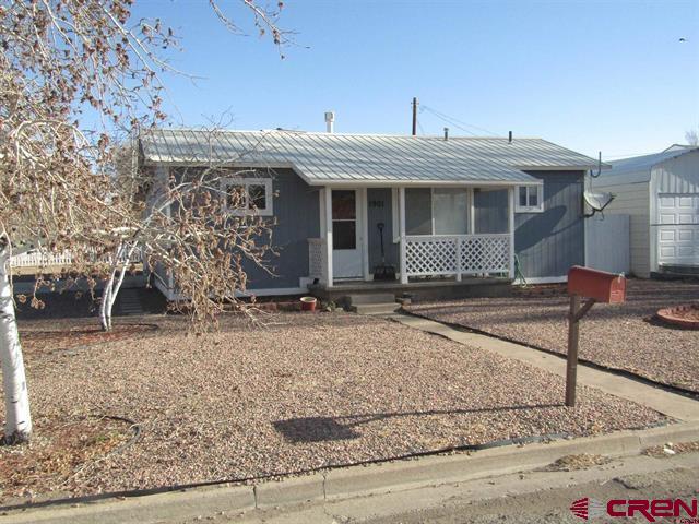 1901 Huxley Avenue Property Photo 1
