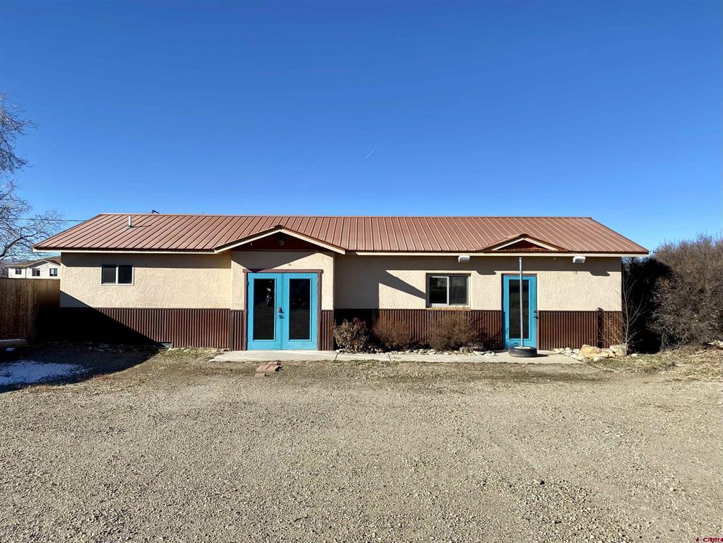 550 W Railroad Property Photo 1
