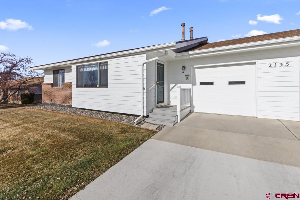 2135 Winston Way Property Photo 1