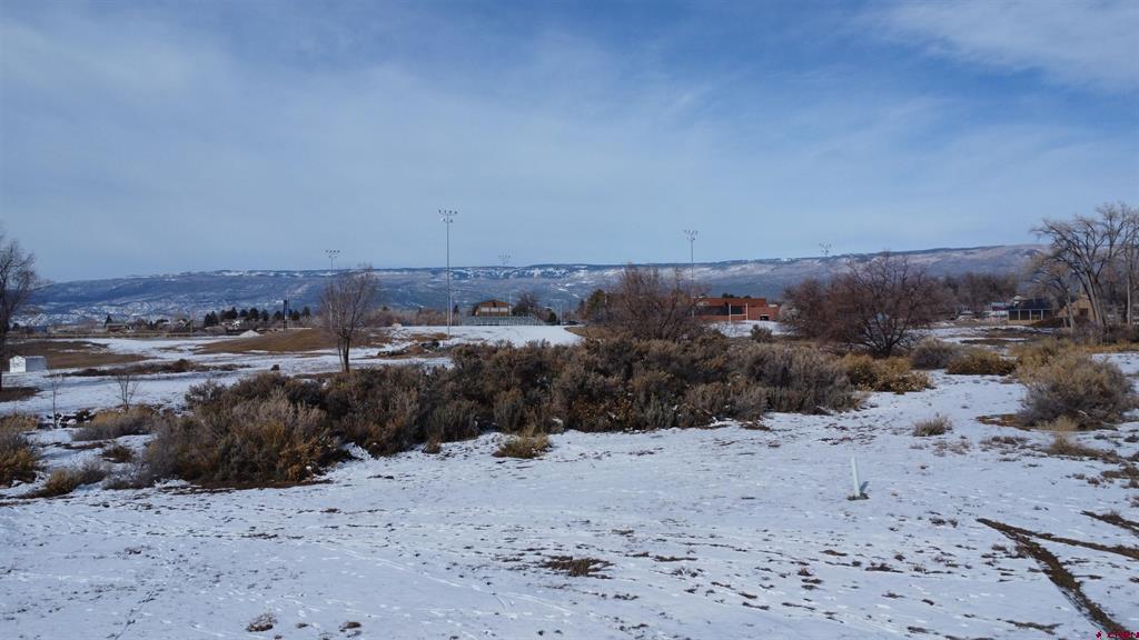 740 Se Pinyon Street Property Photo 3