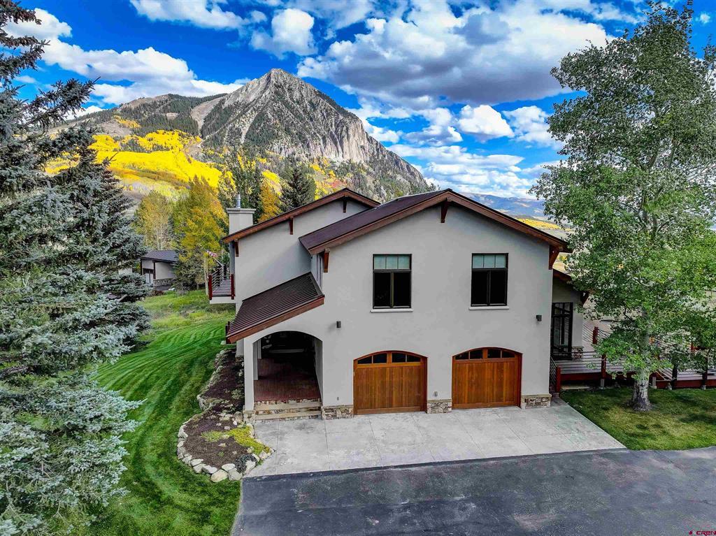 9 Glacier Lily Way Property Photo 4