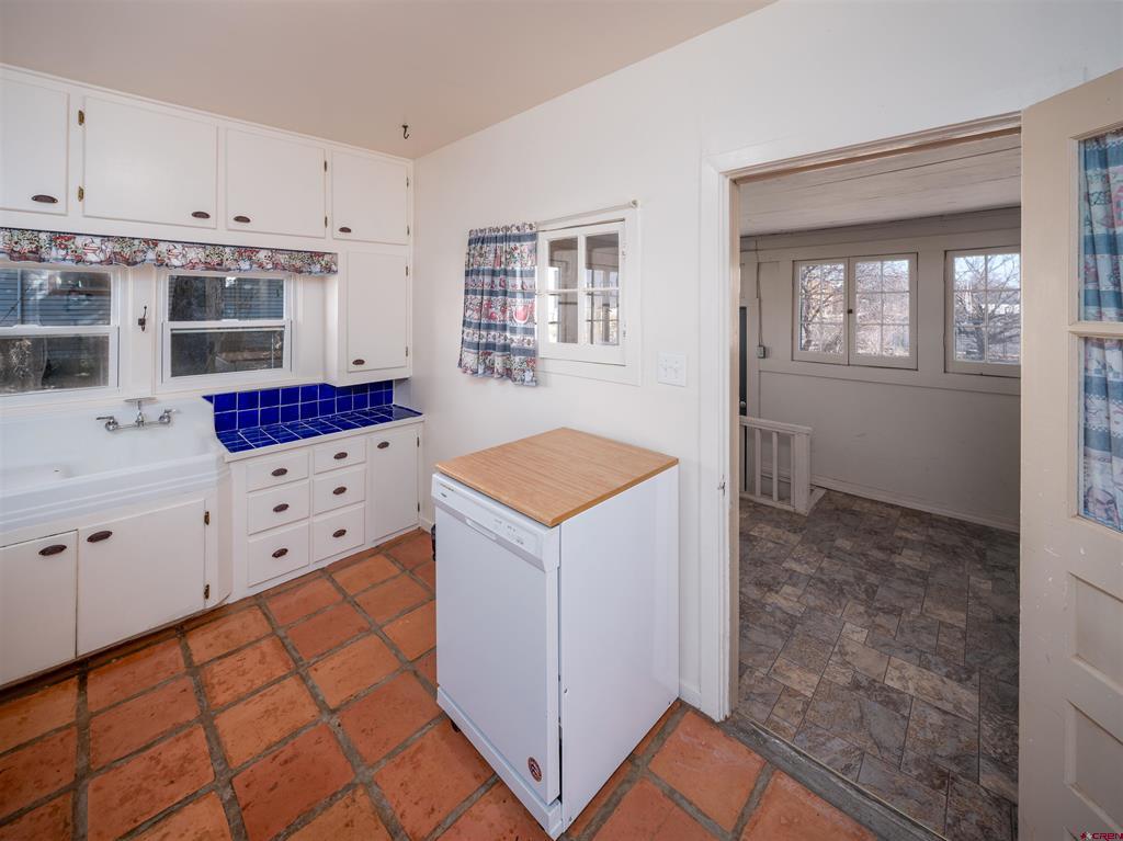 144 S Market Street Property Photo 7