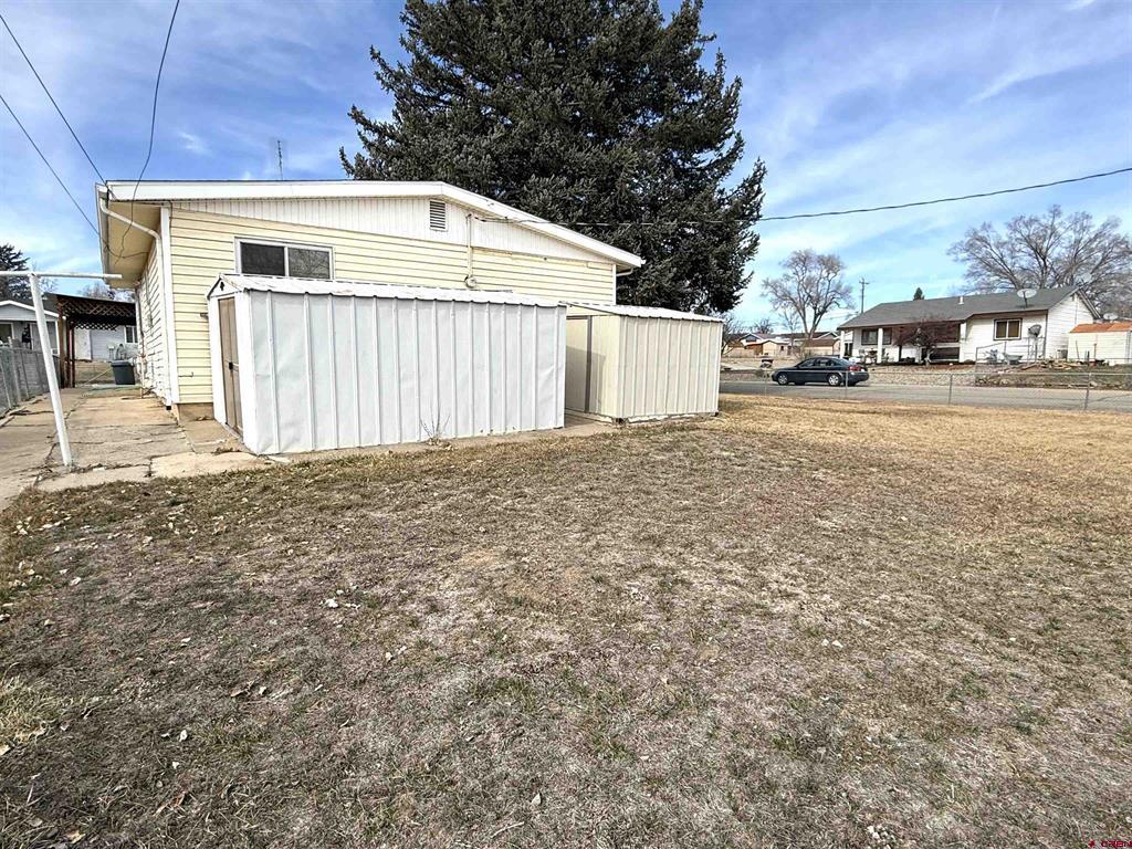801 E 3rd Street Property Photo 22