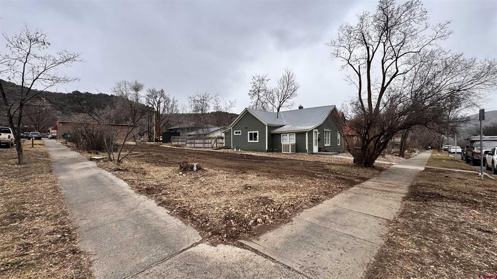 732 E 4th Street Property Photo 3