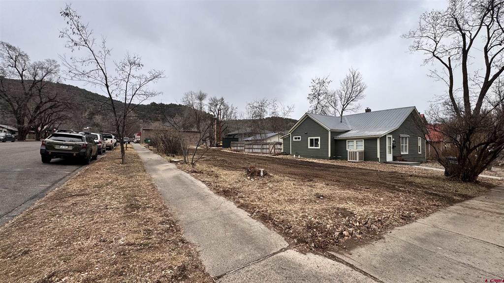 732 E 4th Street Property Photo 4