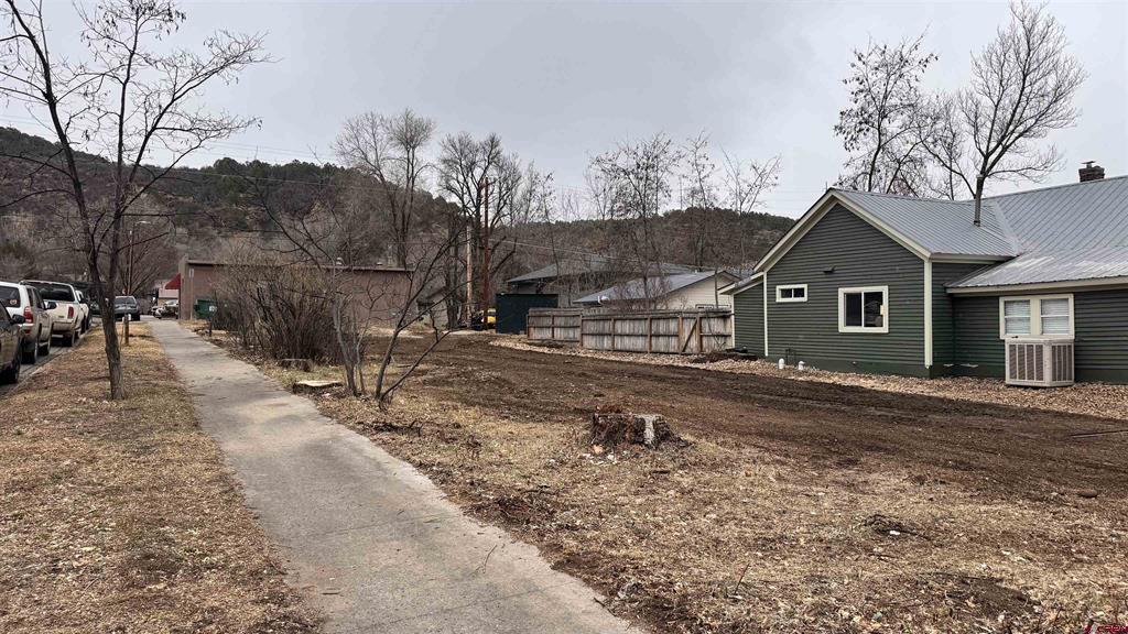 732 E 4th Street Property Photo 5