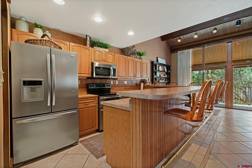365 S Tamarron Drive Property Photo 5