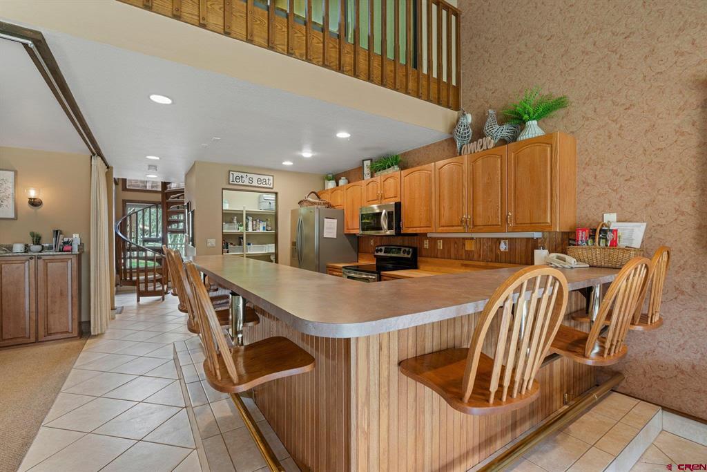 365 S Tamarron Drive Property Photo 8