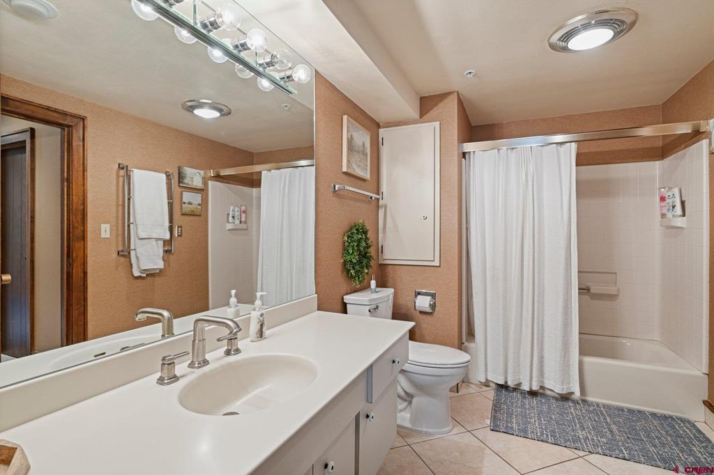 365 S Tamarron Drive Property Photo 12