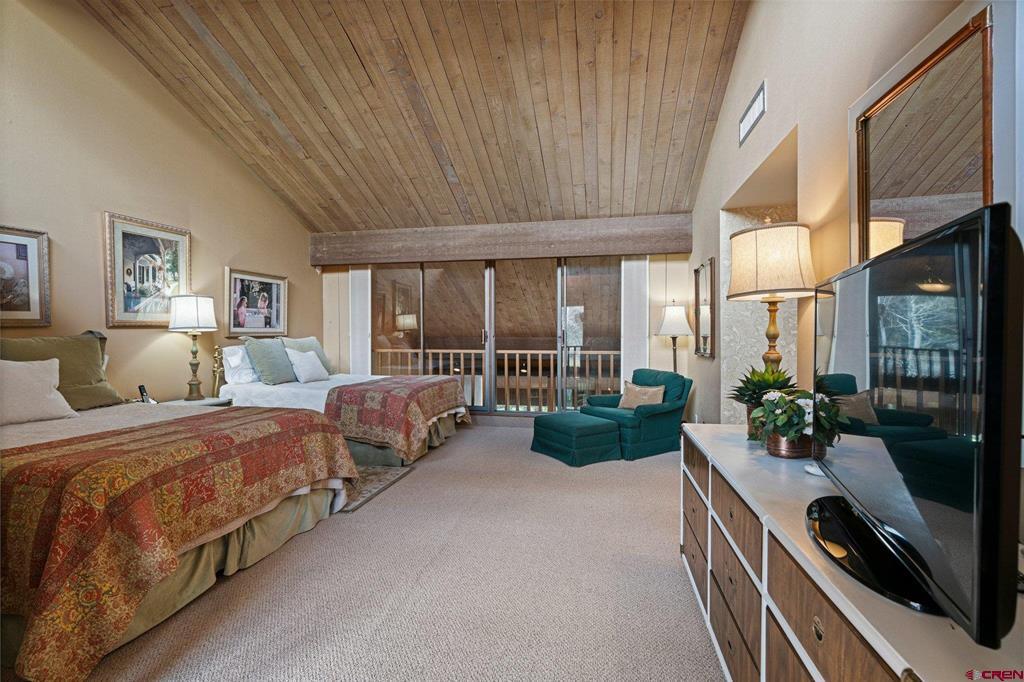 365 S Tamarron Drive Property Photo 18