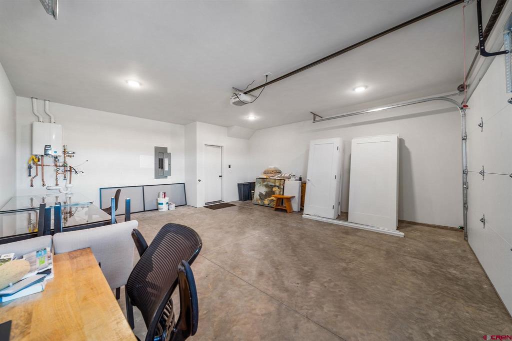 205 Treeline Street Property Photo 28