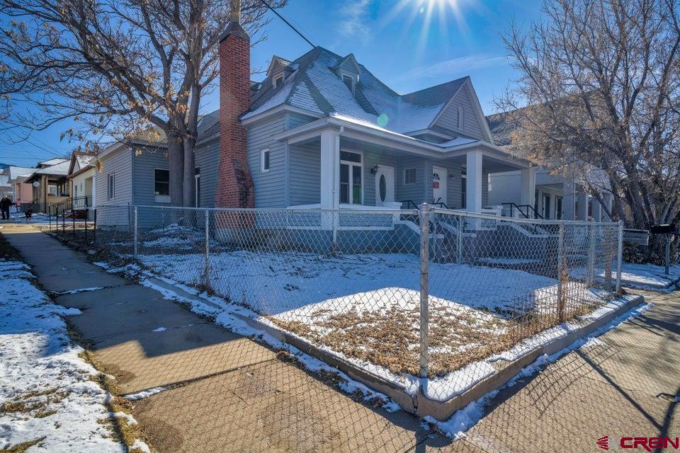 522 E 1st Street Property Photo 2