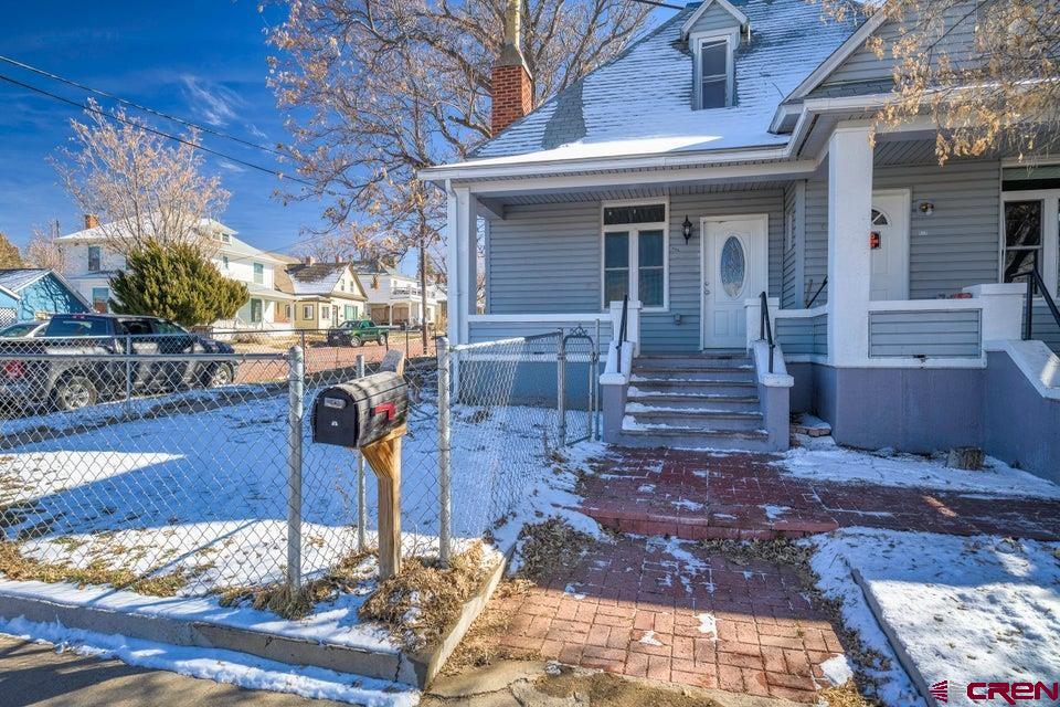 522 E 1st Street Property Photo 3